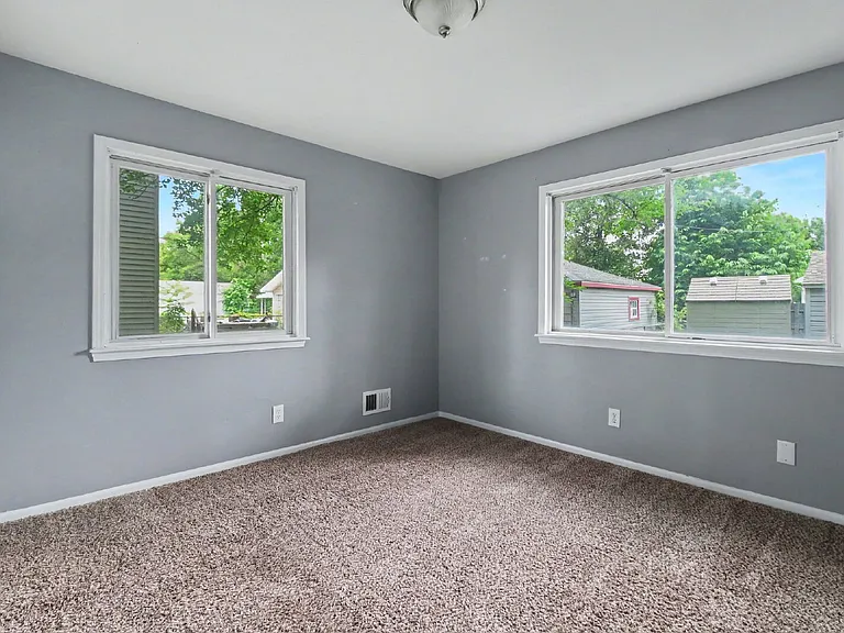 15504 Leona Dr — Photo 11