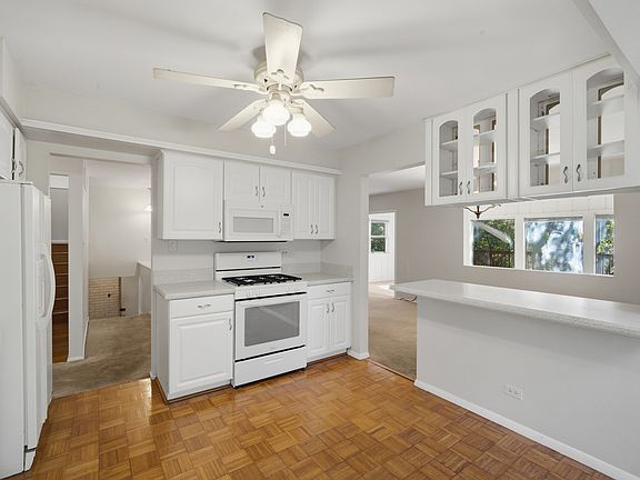 5th image of 23 W Suffield Dr