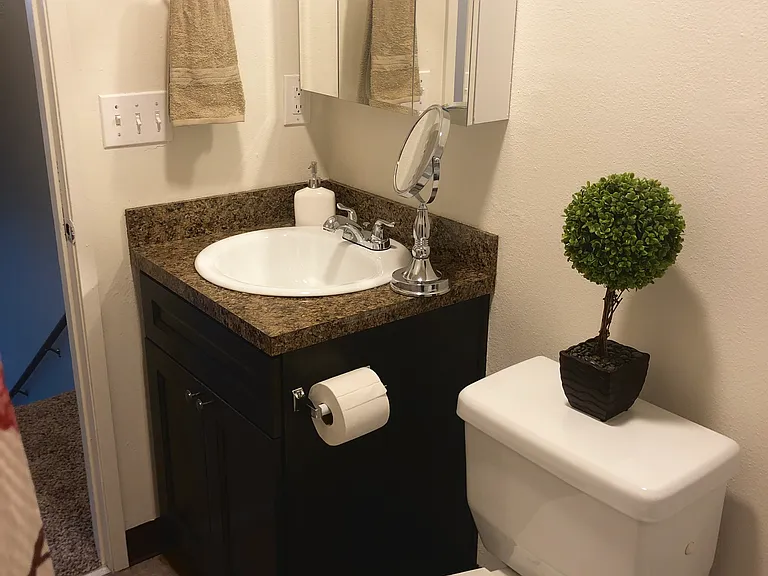 The Oaks Apartments — Photo 28