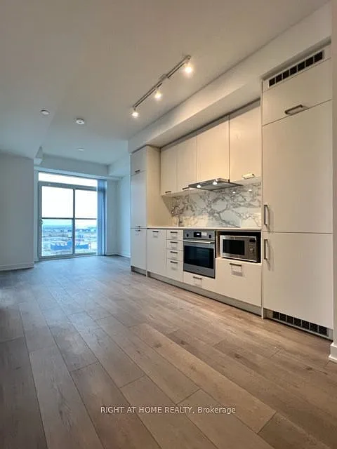 2 bed, $2,200 — Photo 4