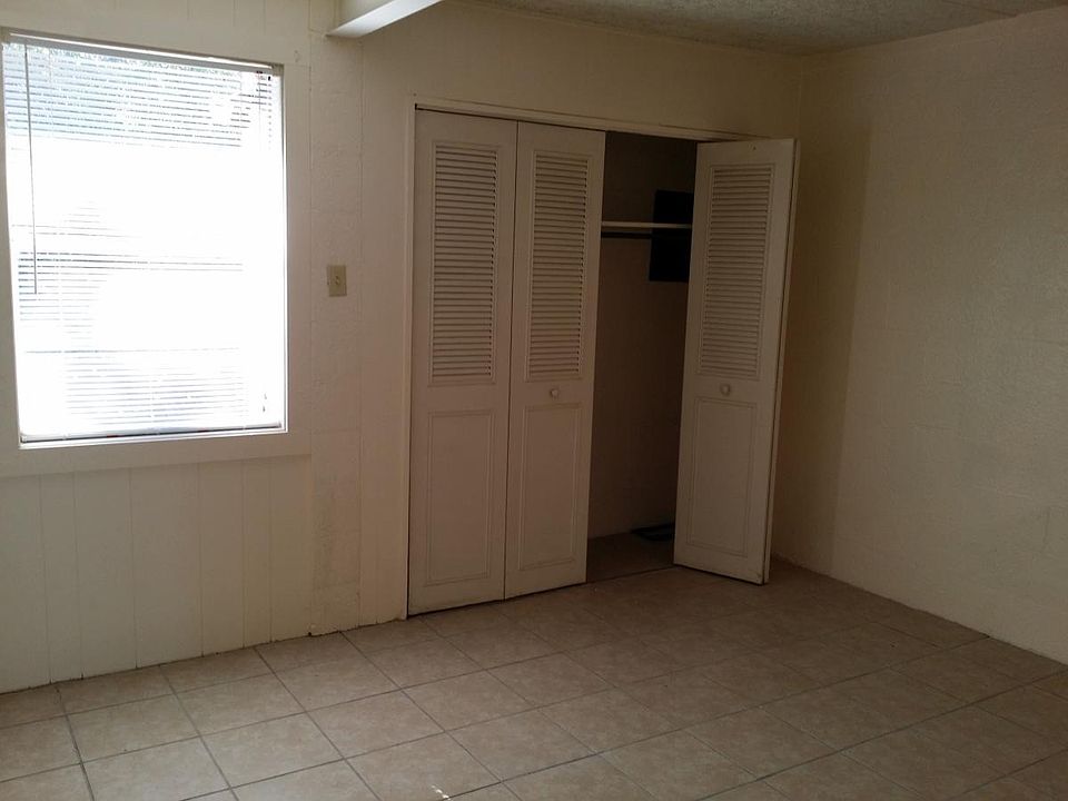 1st image of 400 E Burleson St APT D