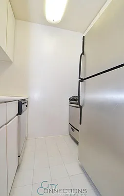 Rented by City Connections Realty | media 28