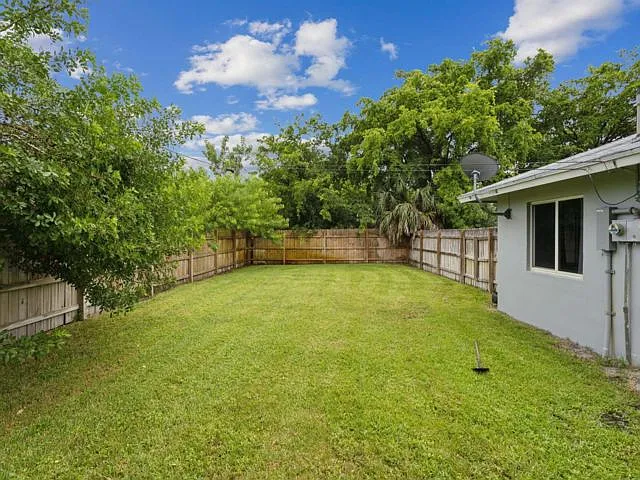 2227 NE 3rd Ave #2 — Photo 3