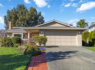 4259 Panorama Dr, Saanich, BC V8X 4X9