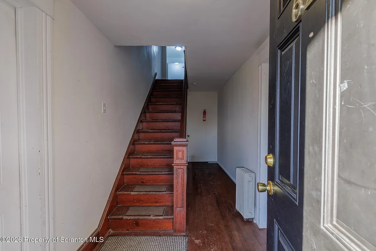 Building Photo - 623 E Elm St #3