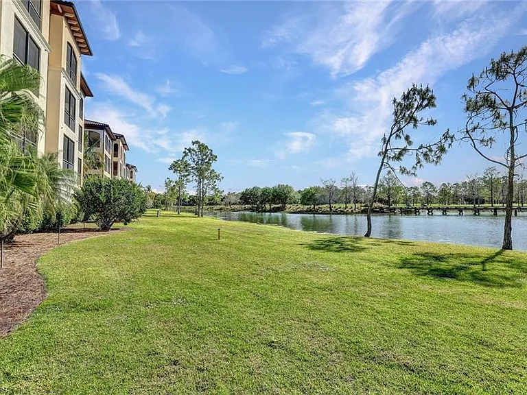 2772 Tiburon Blvd E #5-102 — Photo 16