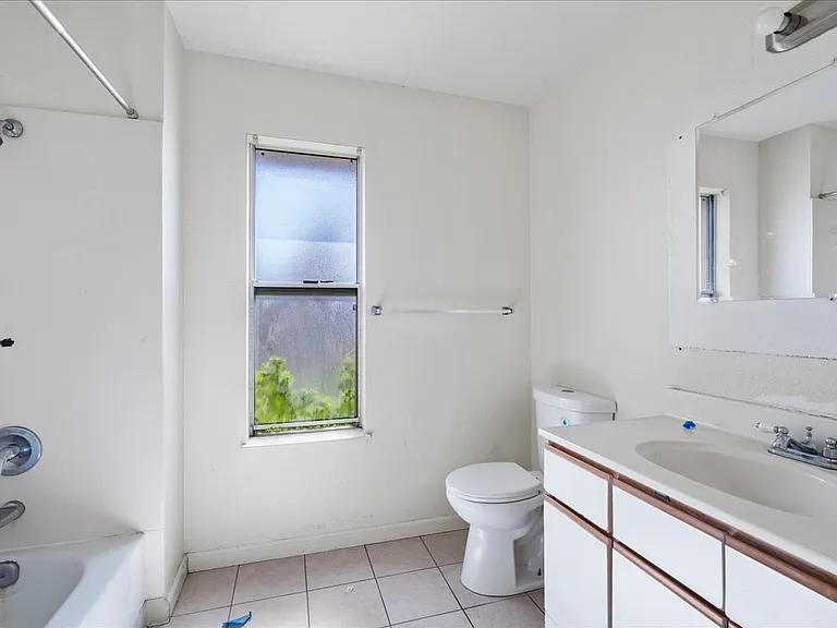 2001 Broadway Ave #223 — Photo 9