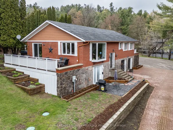 183 Santas Village Rd, Bracebridge, ON P1L 1W8