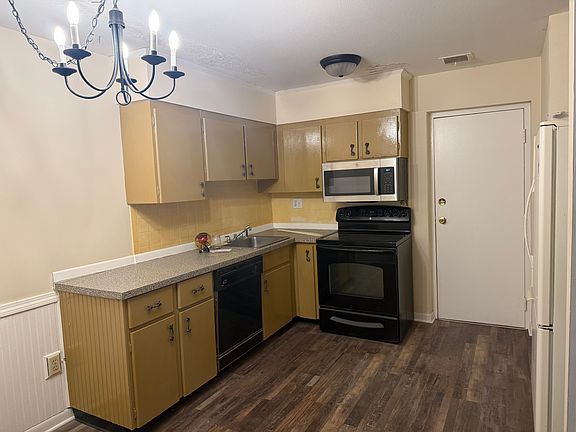 4th image of 34 Pleasant Dr APT 25