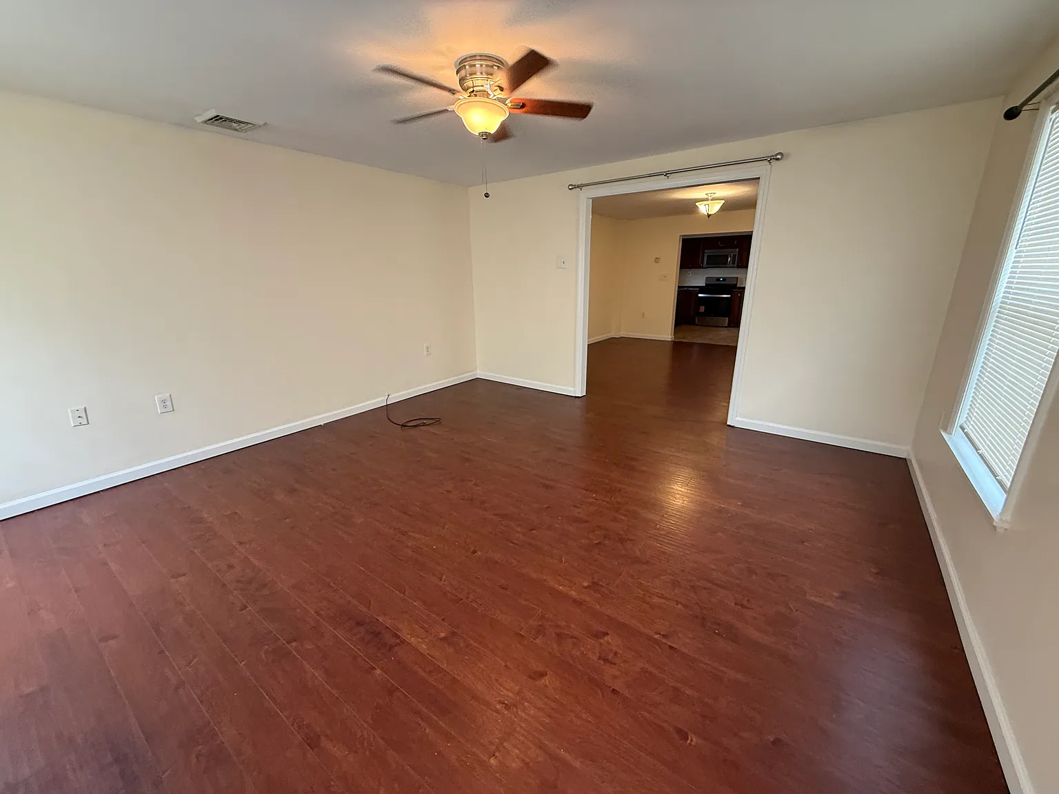 4 bed, $2,500 — Photo 2