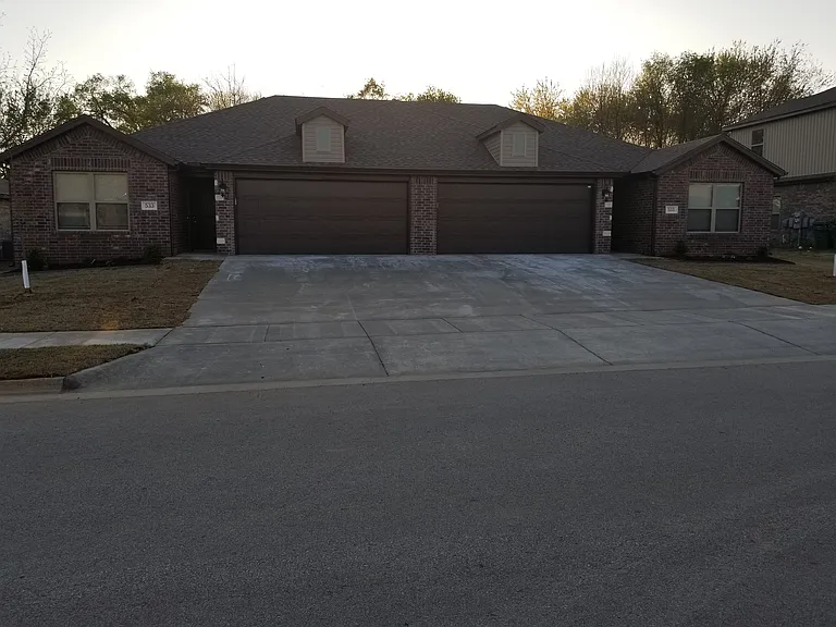533 Vee St — Photo 1
