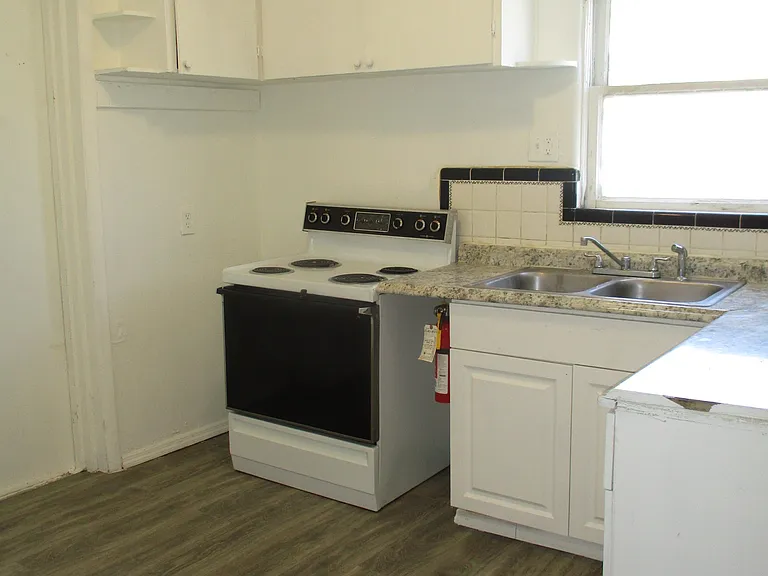 117 S Grandview Ave #9 — Photo 2