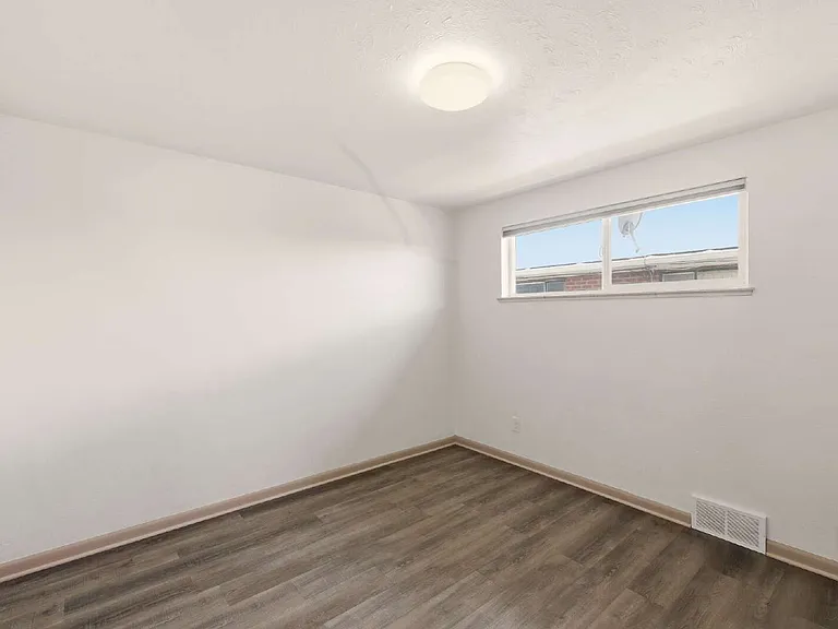 5100 E 33rd Ave — Photo 10