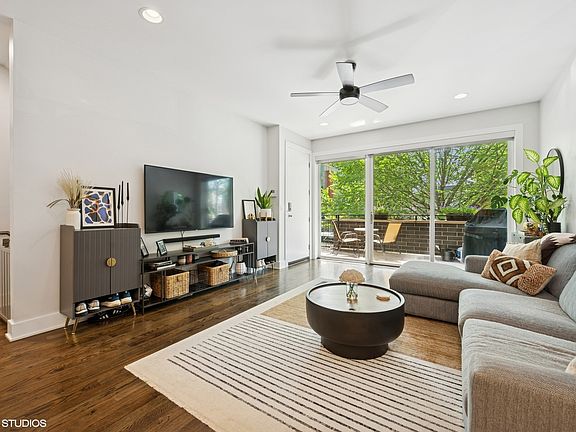 2nd image of 927 N Hermitage Ave #1
