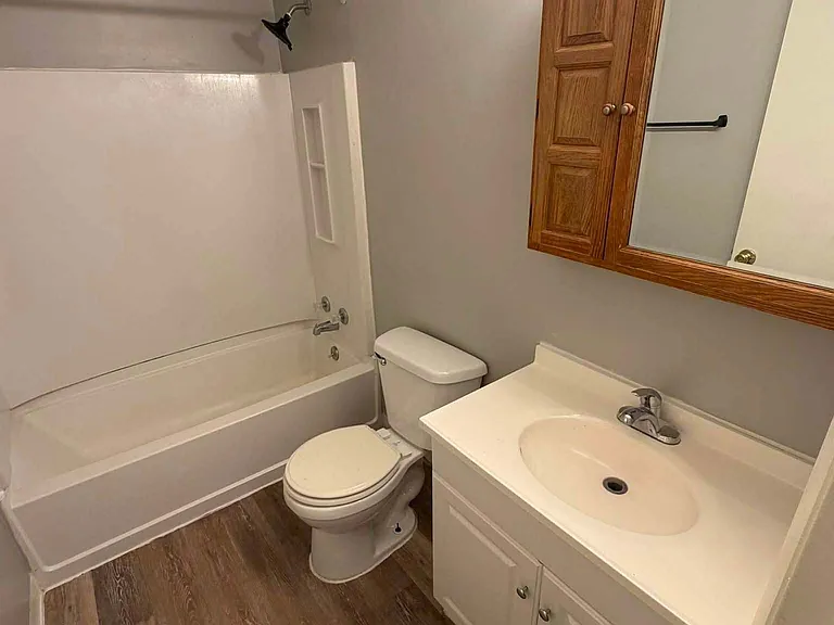 1805 Adams Ln — Photo 4