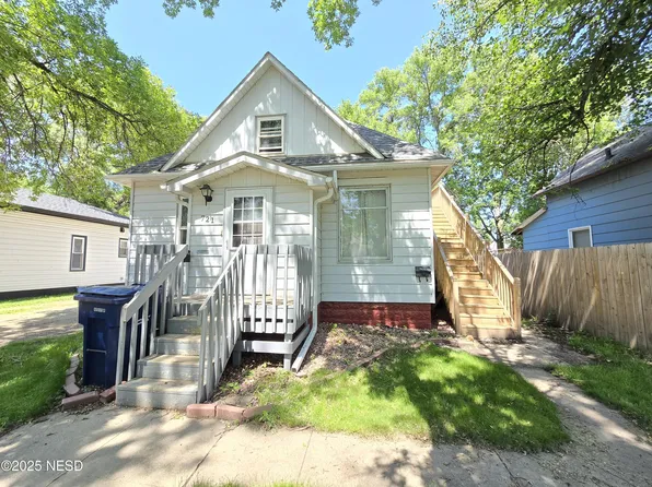 721 E Kemp Ave, Watertown, SD 57201