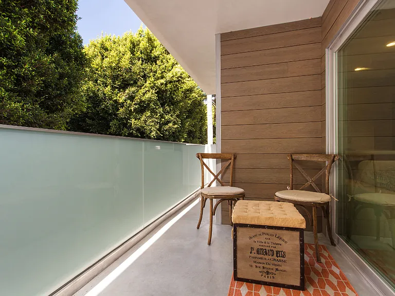 1233 Franklin St #201 — Photo 6