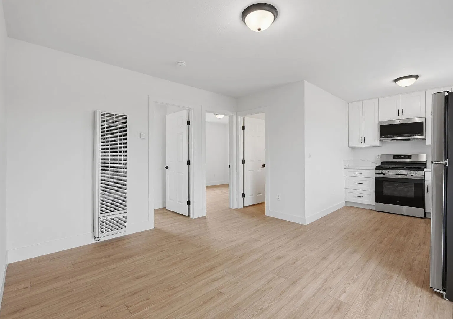 3136 44th Street - Apt C — Photo 3