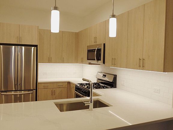 2nd image of 1509 N Western Ave APT 303