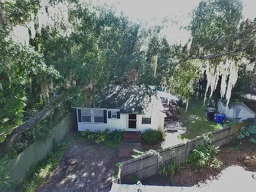 817 Bay St Photo 1