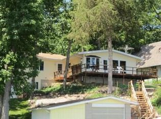 W11081 Lakeview Dr, Merrimac, WI 53561