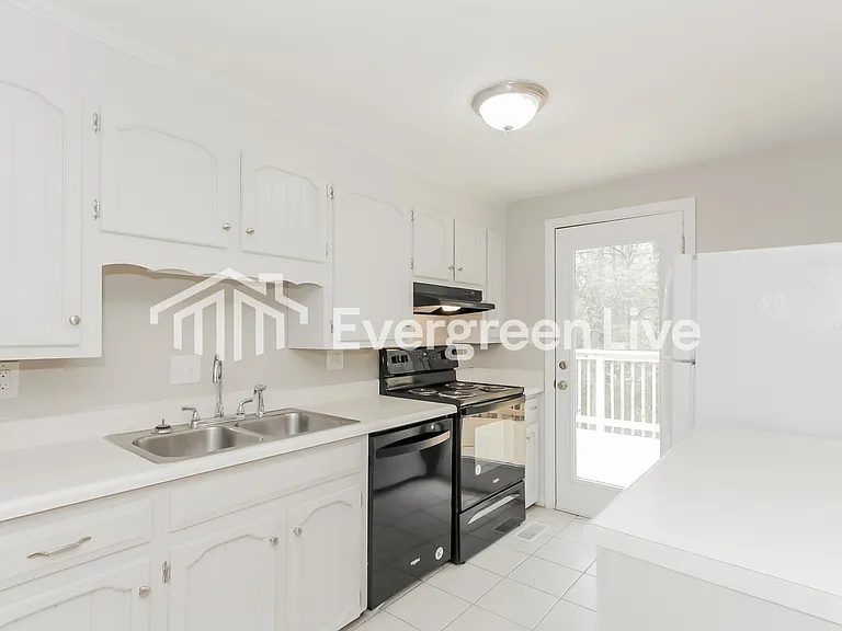 2122 Kingstree Cir — Photo 3