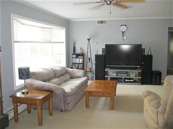 2nd image of 4 Meadowlawn Dr Unit 4-5