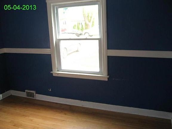 5th image of 360 E Dickens Ave