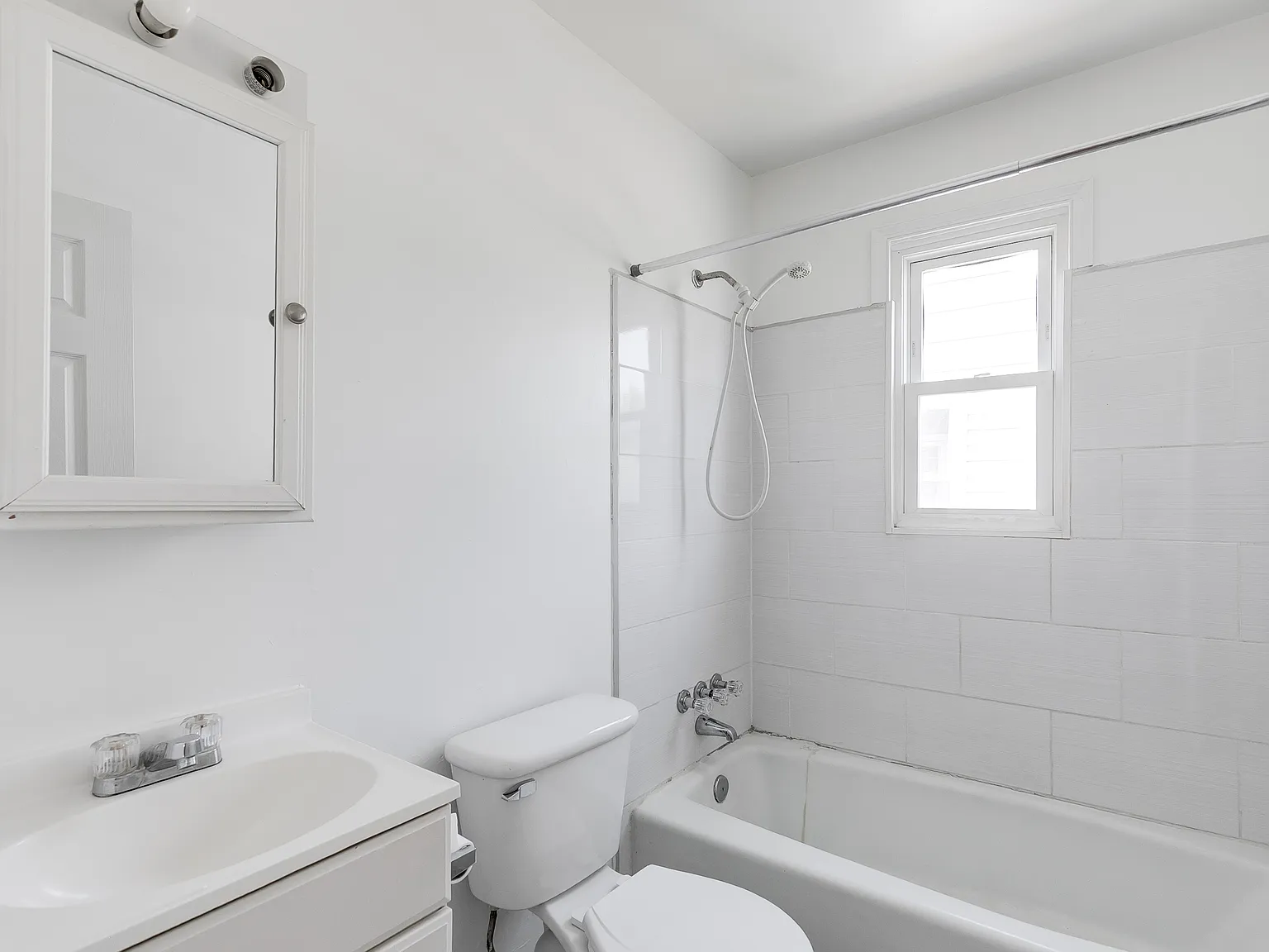 3 bed, 1000 sqft, $1,425 — Photo 2