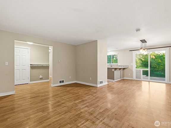 4th image of 12817 Kapowsin Highlands Drive E