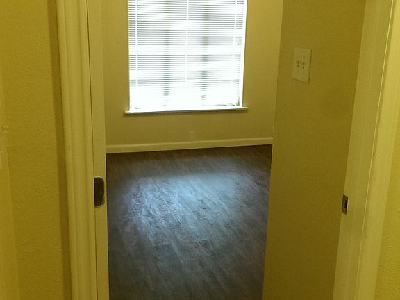 5th image of 913 Indian Hills Dr