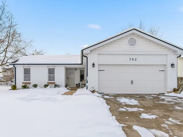 752 N Brookdale Dr, Schaumburg, IL 60194