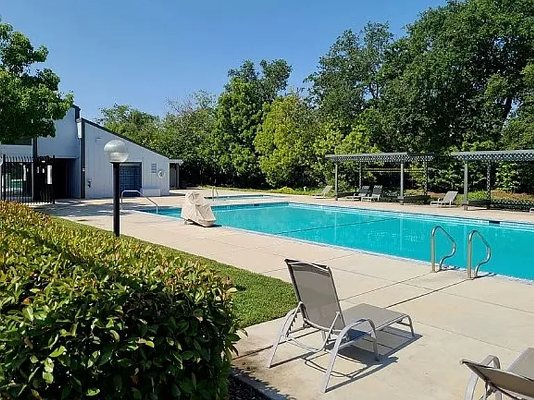 4901 Autumntree Ct — Photo 21