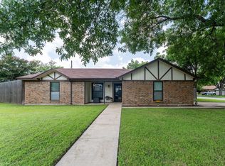 728 NW James Cir, Burleson, TX 76028