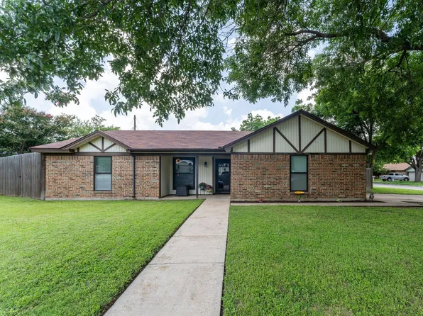 728 NW James Cir, Burleson, TX 76028