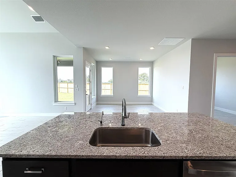 26127 Mossy Greens Dr — Photo 10