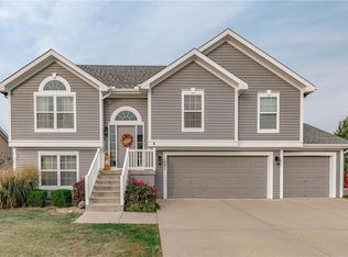 1007 Timberline Dr, Cameron, MO 64429