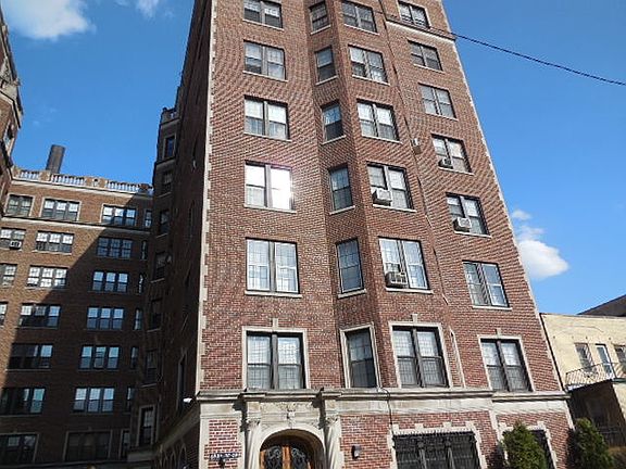 2nd image of 6937 S Crandon Ave APT 5E