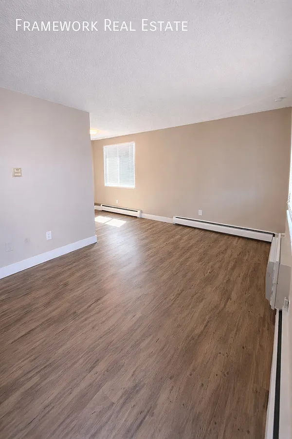 Building Photo - 3048 W Amherst Ave #204