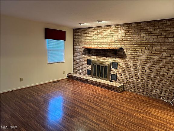 3rd image of 4402 Sandalwood Pl