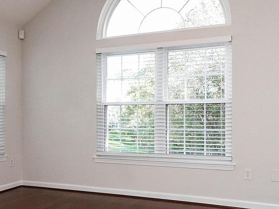 5th image of 908 Westhaven Dr #11-201