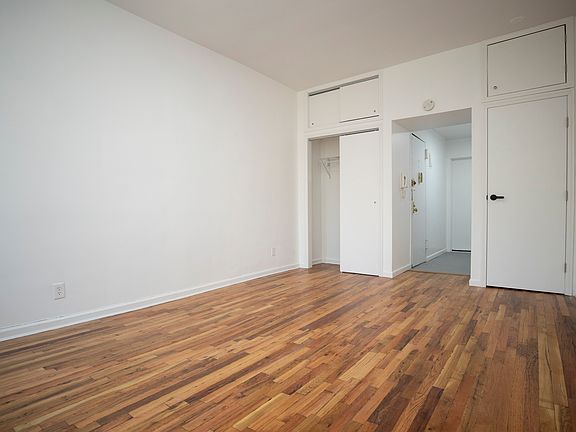 3rd image of 320 W 22nd St APT 2C