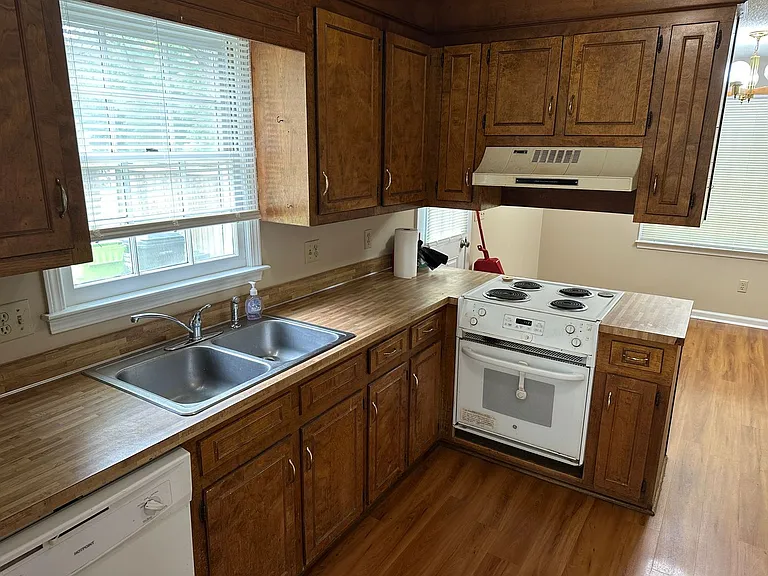 225 Dyers Hall Rd — Photo 4