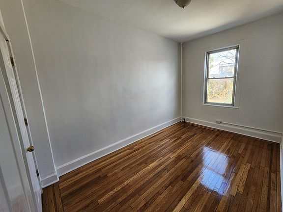 2nd image of 726 Quincy Ave