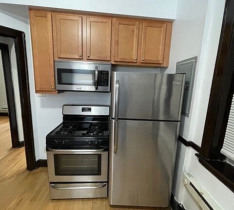 3rd image of 3036 N Ashland Ave APT 2