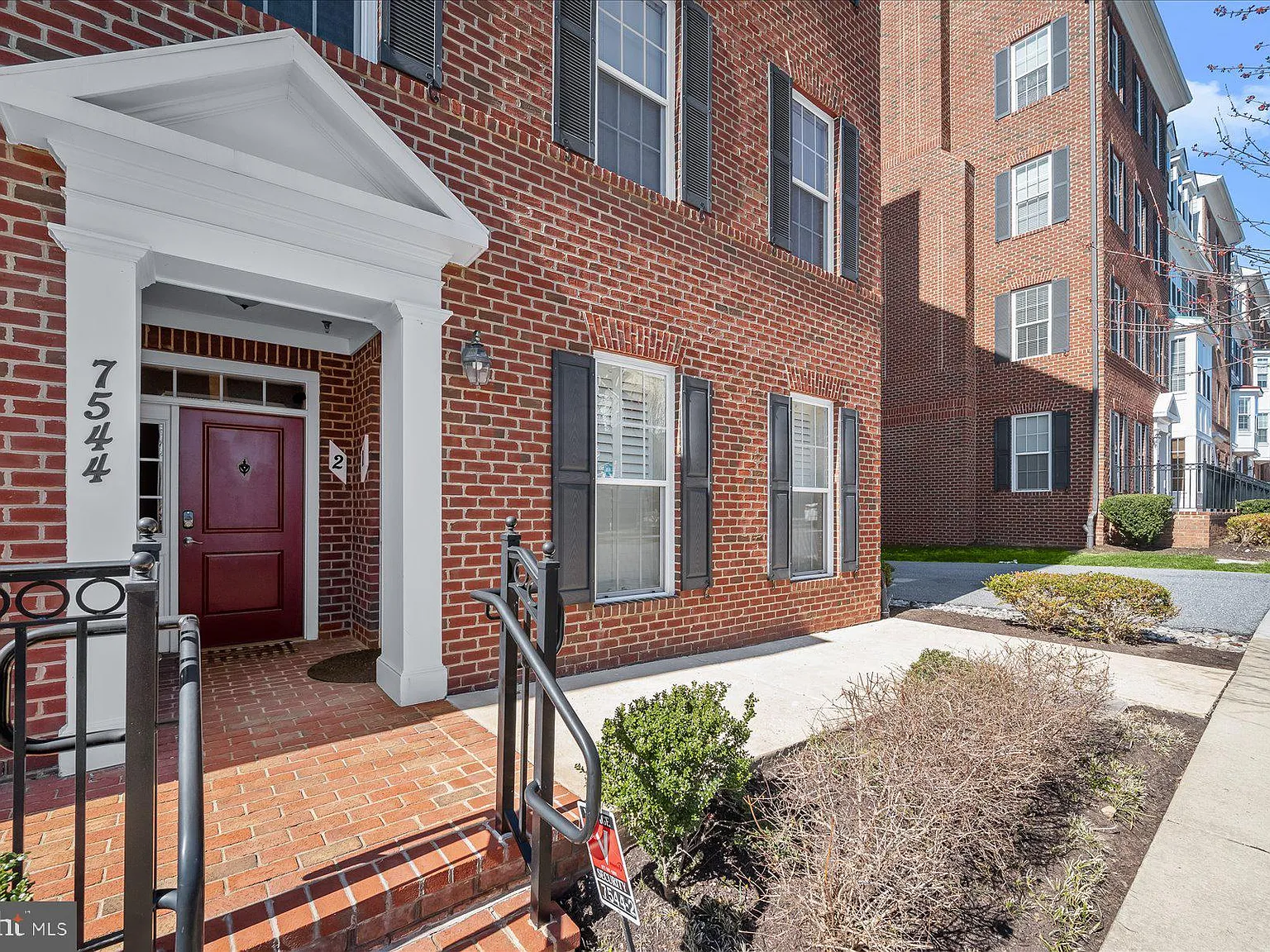 3 bed, 2130 sqft, $3,400 — Photo 2