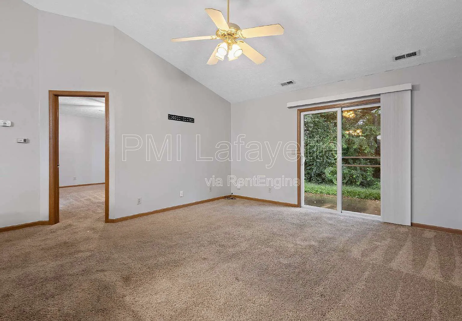 2 bed, 1.0 bath, 917 sqft, $1,200 — Photo 2