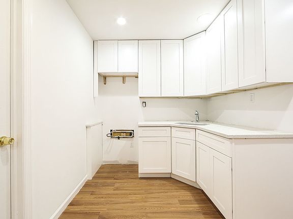 3rd image of 1016 E 222nd St