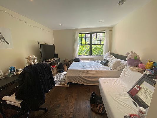 4th image of 306 W 22nd St APT 4C