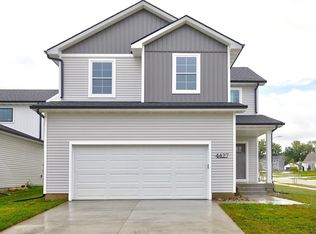 4427 Honey Bee Rdg, Des Moines, IA 50317